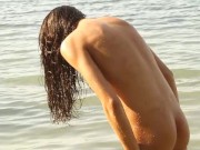 I pee - Screenshot 15 of 16 - Teen public