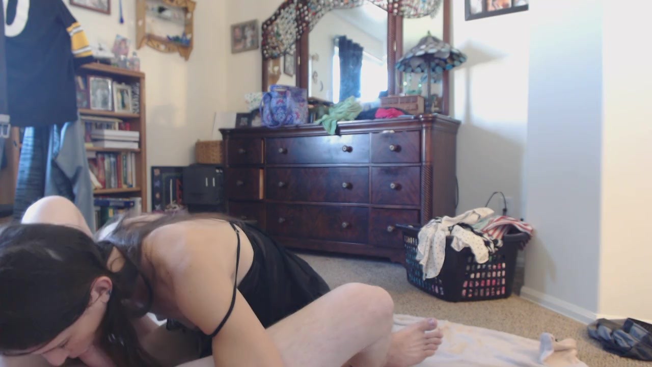 sexy stepmom giving a nice blowjob and handjob until his little ...
