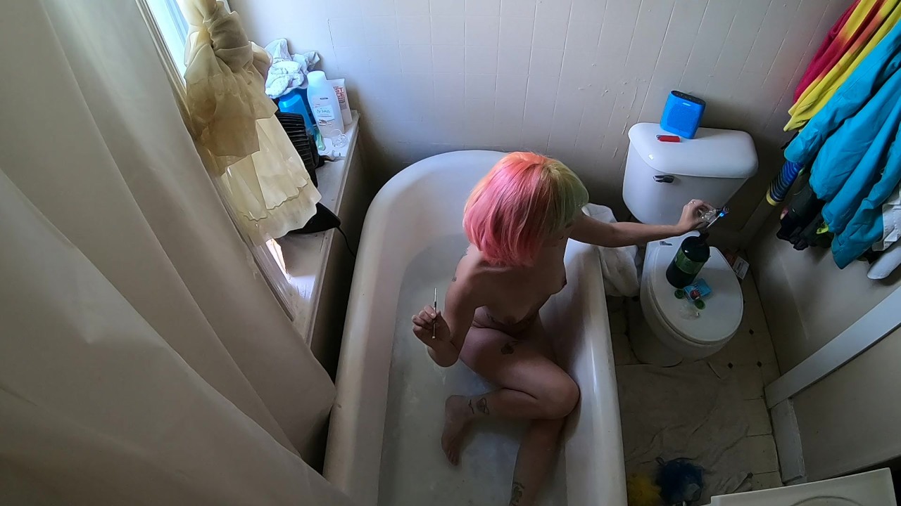Rainbow Brite takes a bath - Free Sex Video - RedTube