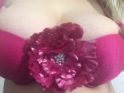 Carlycurvy in pink plays with ass and boobs