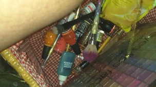 Peeing a BUNCH!! In this makeup box ;P
