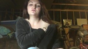 Mostrando seus peitos depois de beber