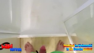 Im Wohnmobil in die Dusche gepisst 1