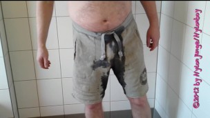 Pissen in Grau