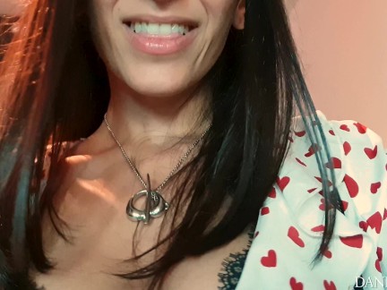 Horny girl come back home and masturbate until squirt for you!