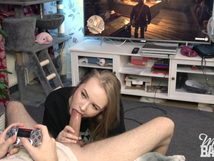 He tries to play RDR2 while she plays with his cock!