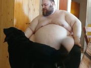 Eating little cakes