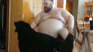 Eating little cakes