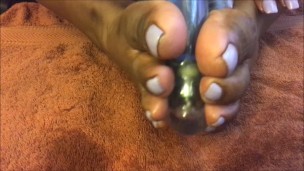 SEXFEENE PLEASURES HER PRETTY OILED FEET WITH HER SPECIAL LIGHTUP DILDO