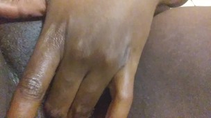 Black bbw brincando um pouco com buceta suculenta