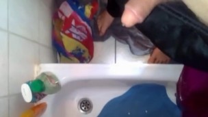 wieder mal bei Freunden zu Besuch und in deren dusche gepisst