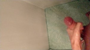 Fit teen with big dig masturebates in the shower