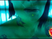 Milf esce dal solarium con la sborra in faccia 8/16