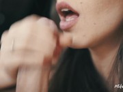 Lei gioca col frenulo e adora il mio glande 10/16