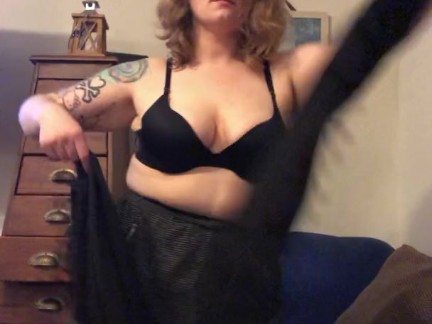 Non-sexual Belly Dancing to Dragon Queen by the Yeah Yeah Yeahs