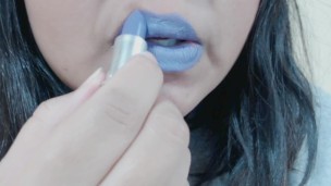 Unusual Colored Lipstick Application