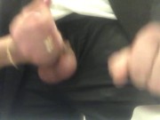 Milf branlant son homme qui ejacule 4/16