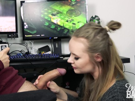 Gaming and sucking - Day 3 BJ week - Miss Banana