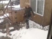 visit my neighbor and her husband was alone at home 1/16