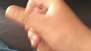 Chico de 25 años ,mastubandoce y terminando