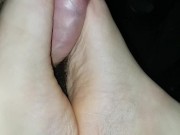 Lo schiavo viene sui piedi di padrona Darkshine durante un footjob