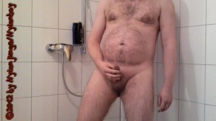 Singen beim Pissen