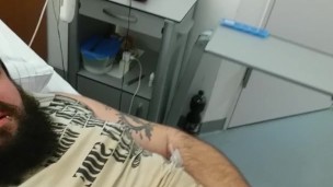 Schnell spritzen beim wichsen im Krankenhaus
