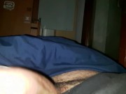 Mi masturbo mentre guardo una troia che fa schizzare latte dai capezzoli 16/16