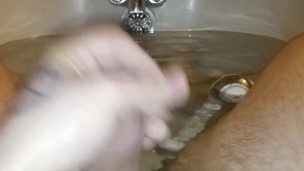 Quick bathtub cumshot
