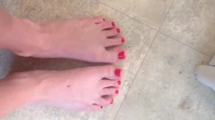 Dancing Majestic Toes Get Painted