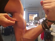 Abs and bis - Screenshot 9 of 16 - Flexing