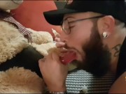 Fratellastro e sorellastra giocano al gioco della bottiglia 4/16