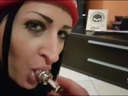 Fratellastro e sorellastra giocano al gioco della bottiglia 6/16