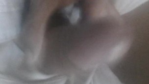 Me hago una buena paja y casi me descubre mi madre