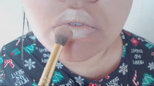 Mouth Fetish: Making my lips shine