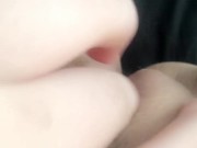 Pussy rub up close *maoning orgasm*