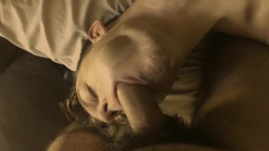 Garoto do Grindr destrói minha garganta e me cobre de porra