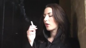 BBW Paige Turnah Outdoor Flashing and smoking fetish video