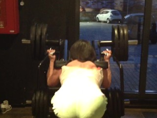 muscle girl pumping booty . Monster hack squat.