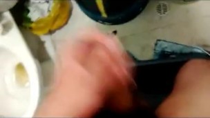 Midiendo y masturbando mi pene