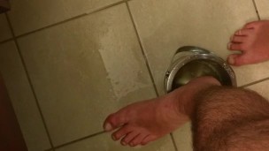 Sammy Austin Pissing and bathing foot in hotel ice bucket