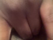 Making this fat pussy squirt