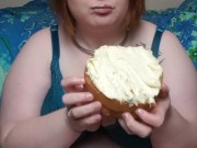 Bbw sploshing cake - Screenshot 6 of 16 - HD