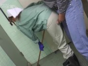 【無】美人掃除婦が小便している パート1 Maki Koizumi 11/16