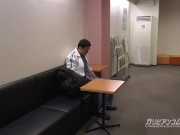 【無】美人掃除婦が小便している パート1 Maki Koizumi 3/16