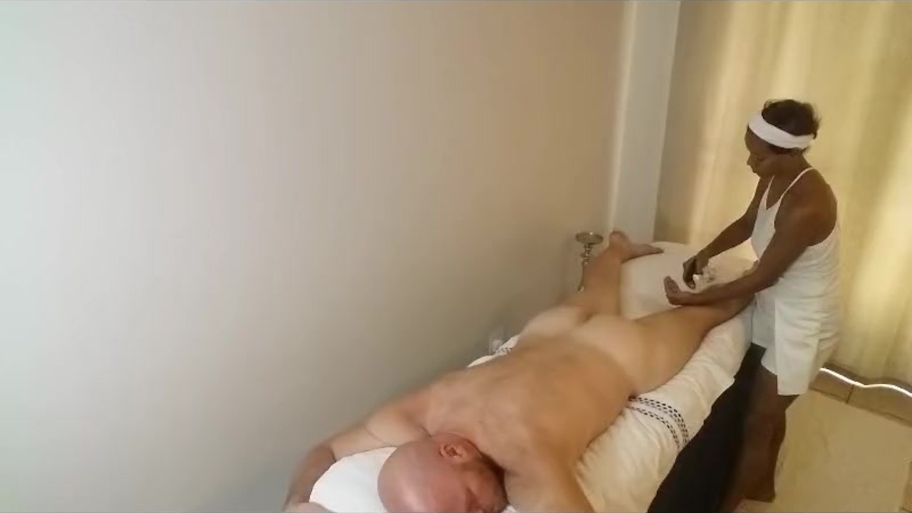African Massage Therapist gives American Hunk happy ending @SiaBigSexy - RedTube