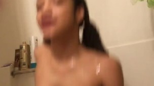 Lightskin teen twerks in shower pt2