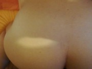 Vuole il dildo nella figa ma le sbatto il cazzo in culo e le sborro dentro 2/16