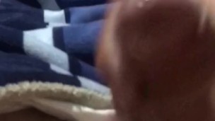 Grabandome solo en mi cuarto y me vengo para mostrarle a mi amiga