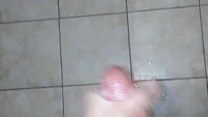 masturbation and cun on public toilet